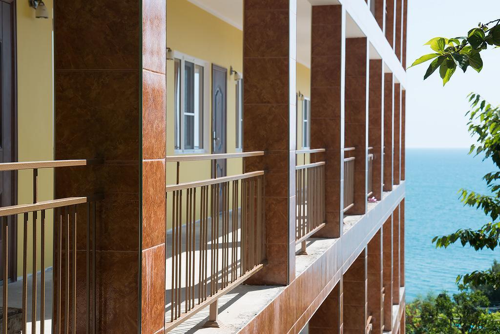 Guest House Arlen Цандрипш Екстериор снимка