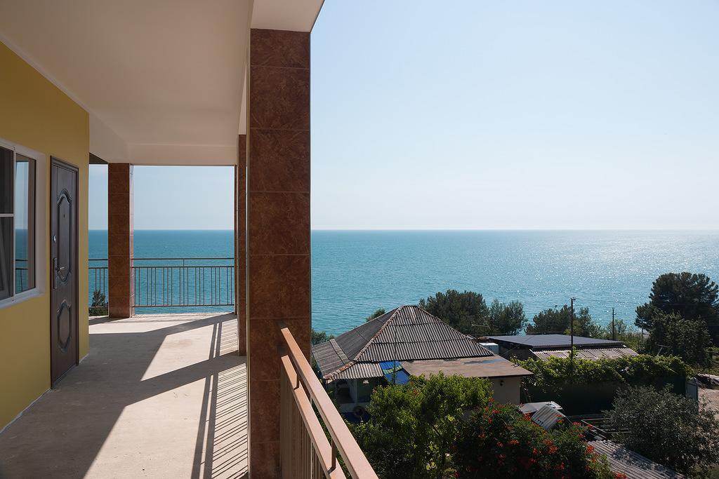 Guest House Arlen Цандрипш Екстериор снимка