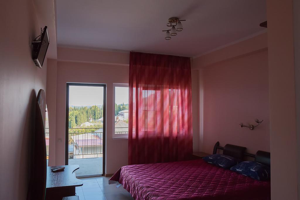 Guest House Arlen Цандрипш Екстериор снимка