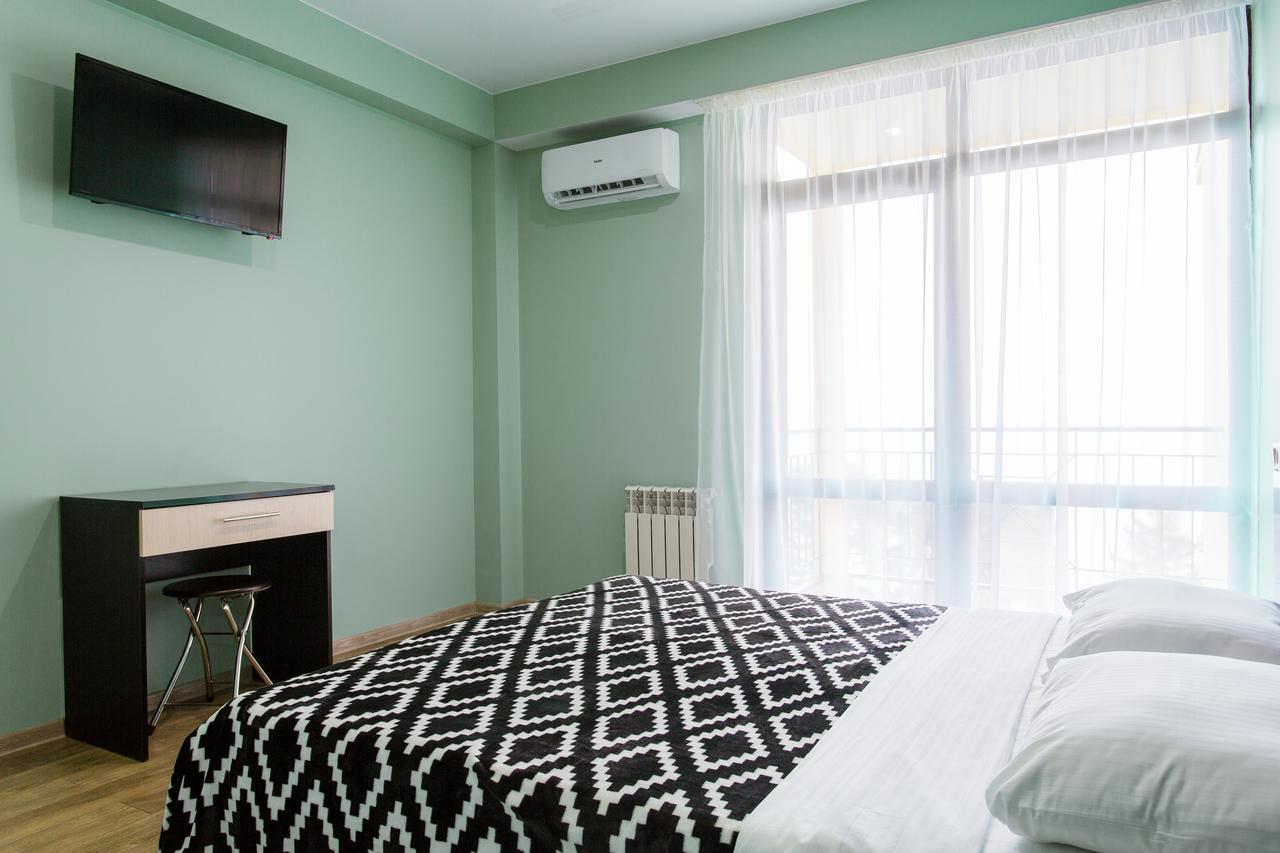 Guest House Arlen Цандрипш Екстериор снимка