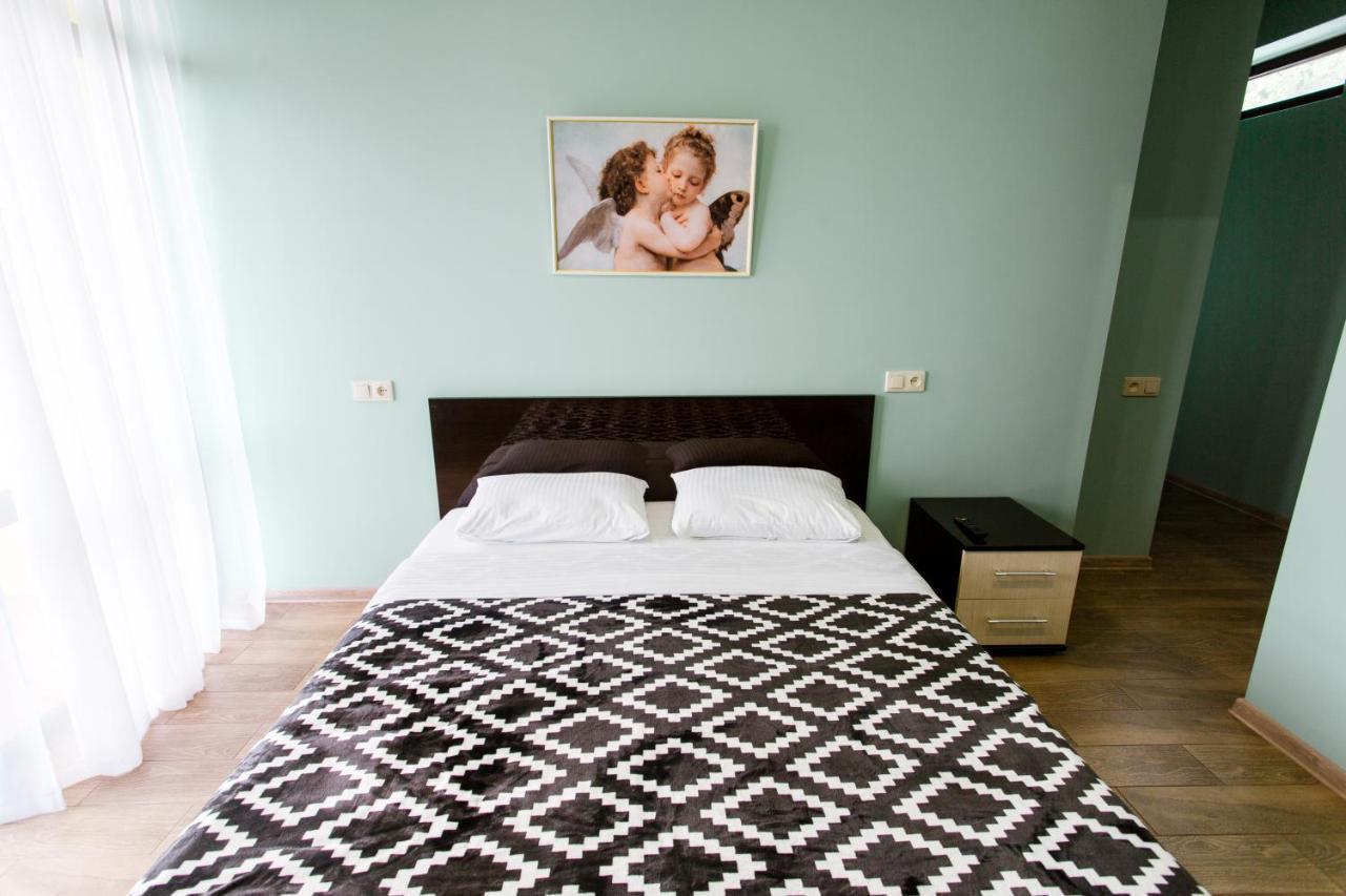 Guest House Arlen Цандрипш Екстериор снимка